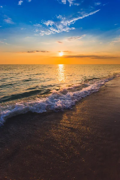 Krásná Krajina Oceán Letní Západ Slunce Přírodní Pozadí Svislé — Stock fotografie