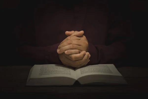 Biddende Handen Bijbel Geloof God Bijbel Devotionele Pasen Vergeef Bijbel — Stockfoto