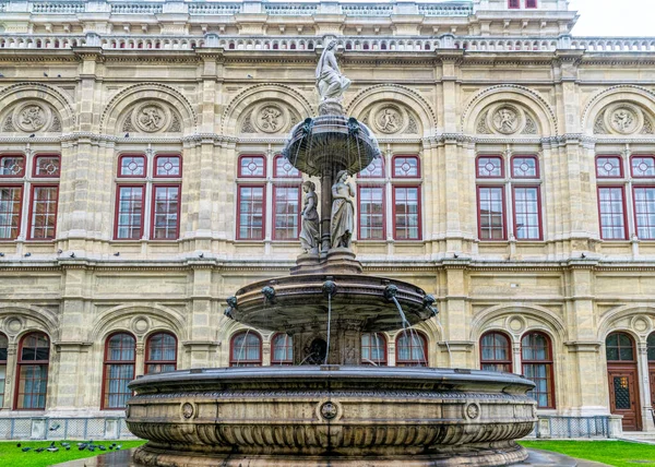 Viena Áustria Outubro 2021 Antiga Fonte Pedra Uma Esplêndida Faade — Fotografia de Stock