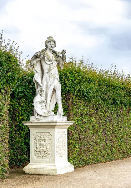 Staré Kamenné Sochy Zahradě Paláce Belvedere Vídeň — Stock fotografie