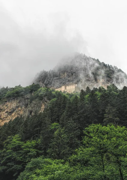 Dağlarda Sisli Hava — Stok fotoğraf