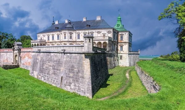 Pidhirtsi Obwód Lwowski Ukraina Marca 2021 Starożytny Średniowieczny Opuszczony Zamek — Zdjęcie stockowe