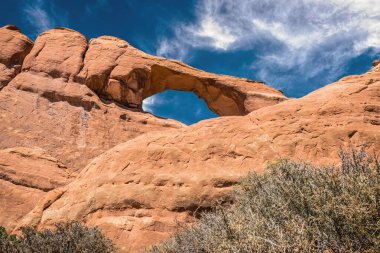 Utah, ABD 'deki Arches Ulusal Parkı' nda yatay kemer