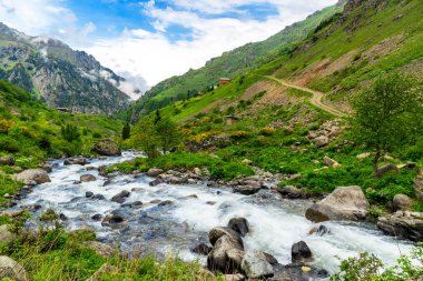 Bahar Vadisi ve Hızlı Nehir