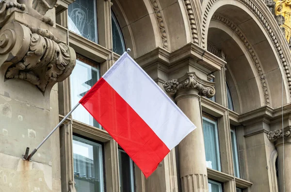 Bandera Polonia Fachada Antiguo Edificio Del Gobierno — Foto de Stock