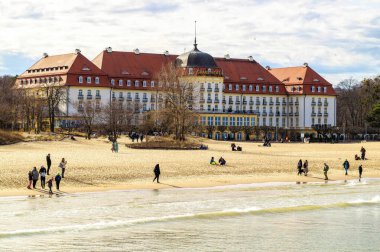 Sopot 'taki Baltık Denizi' nin güneşli plajı.