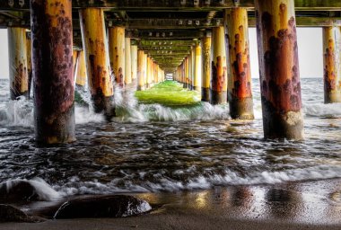 Sopot 'taki eski ahşap iskele, Baltık Denizi kıyısında.