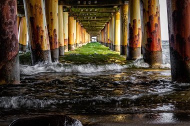 Sopot 'taki eski ahşap iskele, Baltık Denizi kıyısında.
