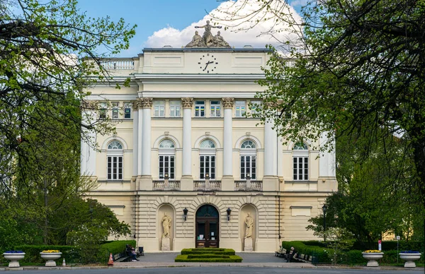 Varşova Üniversitesi, Polonya 'da eğitim