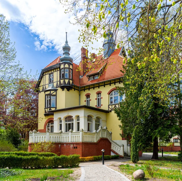 Ancien Manoir Dans Jardin Printemps — Photo