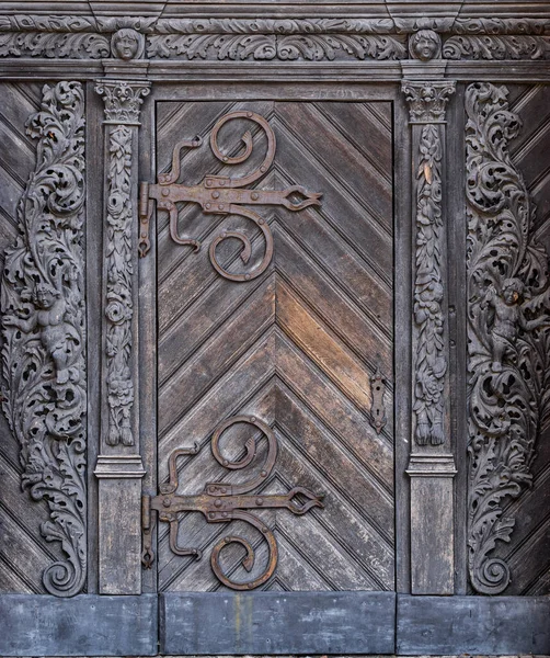 Porta Esculpida Madeira Antiga Uma Igreja Gótica — Fotografia de Stock