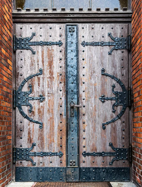 Porta Esculpida Madeira Antiga Uma Igreja Gótica — Fotografia de Stock