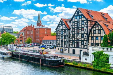 Bydgoszcz, Polonya - 22 Haziran 2022: Bydgoszcz 'de Brda Nehri (ger. 