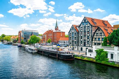 Bydgoszcz, Polonya - 22 Haziran 2022: Bydgoszcz 'de Brda Nehri (ger. 