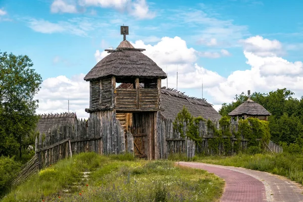 Деревянные Ворота Форт Летняя Деревня — стоковое фото