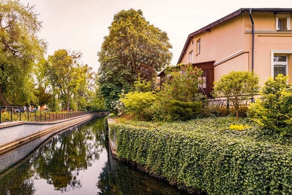 Morning Bruges Old Houses Banks Canal — Fotografia de Stock