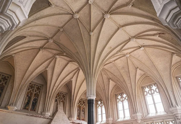 Volta Arco Gotico Colonne Una Chiesa Medievale — Foto Stock