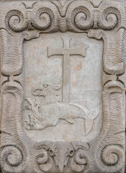 Medeltida Sten Bas Relief Med Heraldiska Kungliga Lejon — Stockfoto