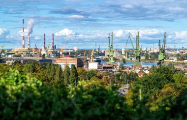 Gdansk 'taki endüstriyel şehir manzarası