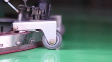 Otomatik yer silme, hızlı ve temizliğe yardımcı olur.