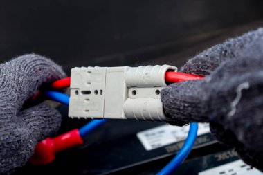 Çalışmak için şarj aletini tak 