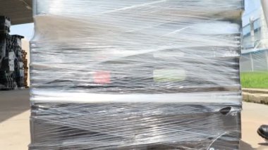 Paketleme ve yapıştırma için film rulosunu temizle