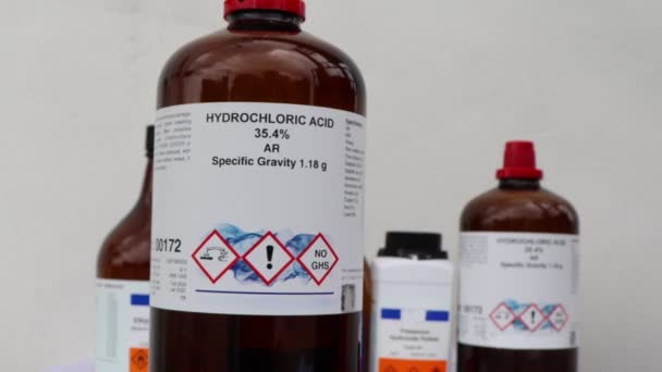 Acide Chlorhydrique Produit Chimique Utilisé Dans Les Laboratoires Les Dangers — Video