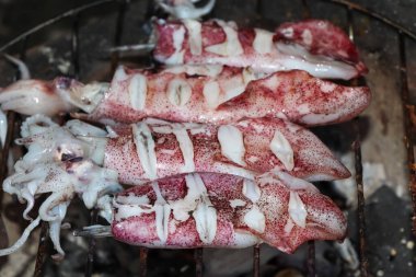 Lezzetli ızgara enfes kalamar. Denizden taze ve formalinden uzak.