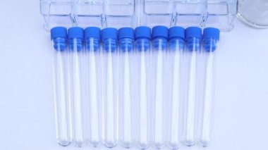 Laboratuvarda bilim ya da tıp için test tüpleri