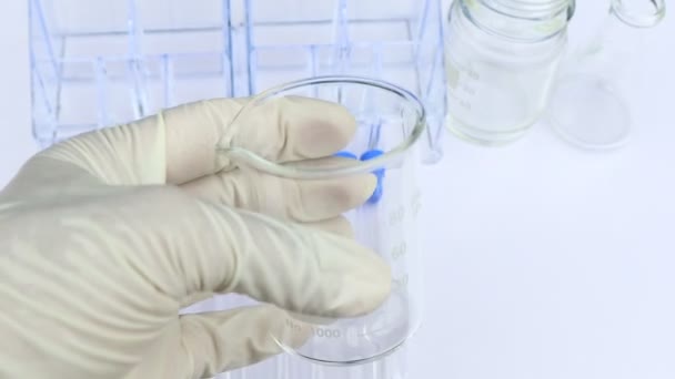 Laboratuvar Endüstriyel Kimyasallar Için Beher Ekipmanı — Stok video