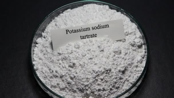 酒石酸钾粉末在实验室或工业中使用 — 图库视频影像