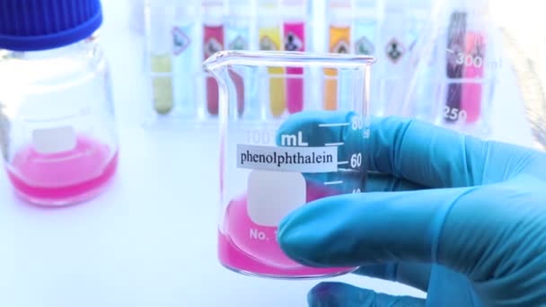 Fenolftaleïnegebruik Laboratorium Wetenschapsonderwijs — Stockvideo