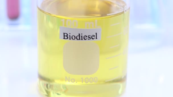 Biodiesel Experiment Från Naturliga Råvaror Laboratoriet Och Miljövänliga — Stockvideo