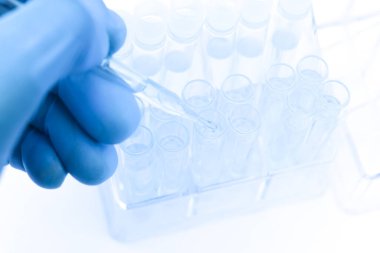 Laboratuvarda bilim ya da tıp için test tüpleri