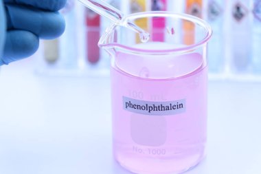 Laboratuvar veya bilim eğitiminde fenolftalein kullanımı