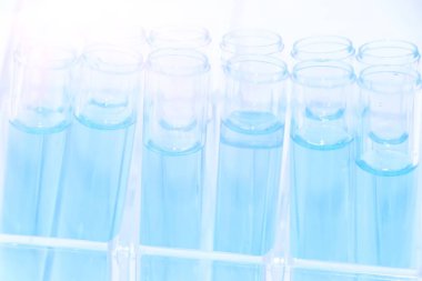 Laboratuvarda bilim ya da tıp için test tüpleri