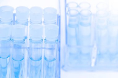 Laboratuvarda bilim ya da tıp için test tüpleri