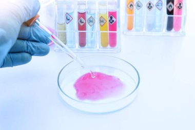 Laboratuvar veya bilim eğitiminde fenolftalein kullanımı