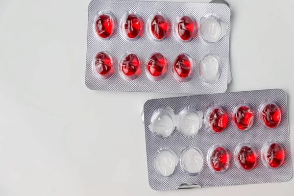 Léky Červené Kulaté Tablety Balení Tobolkách Pozadí — Stock fotografie