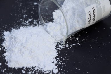 Laboratuvarda veya endüstride kalsiyum karbonat tozu kullanılır. 