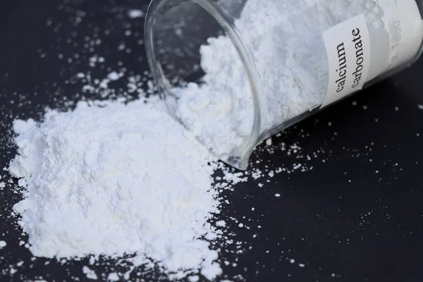Laboratuvarda veya endüstride kalsiyum karbonat tozu kullanılır. 