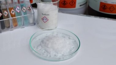 sodyum laboratuvarda ya da endüstride kullanılır 