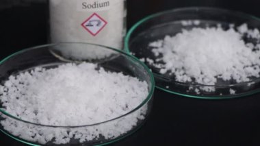sodyum laboratuvarda ya da endüstride kullanılır 