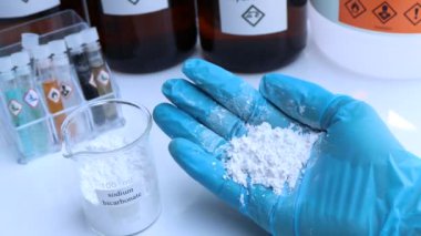 Sodyum bikarbonat laboratuvarda ya da endüstride kullanılır. 