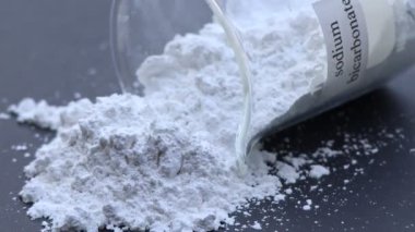 Sodyum bikarbonat laboratuvarda ya da endüstride kullanılır. 