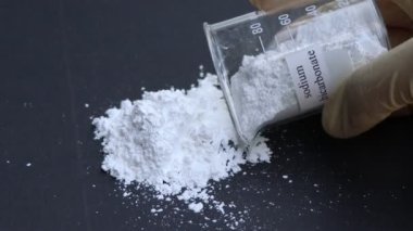 Sodyum bikarbonat laboratuvarda ya da endüstride kullanılır. 
