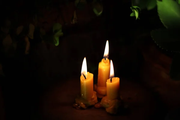 Svíčky Světlo Tmě Svíčky Světlo Pozadí Náboženství Víra — Stock fotografie