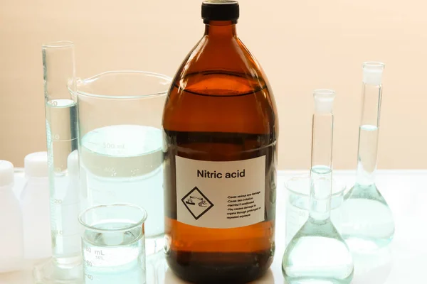 Νιτρικό Οξύ Στη Φιάλη Χημικό Στο Εργαστήριο Και Στη Βιομηχανία — Φωτογραφία Αρχείου