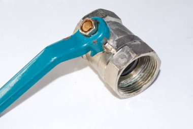 Kapakçık su akışını engeller. Suyun bir yöne akışını kontrol etmek suyun geri akmasını engellemek için.