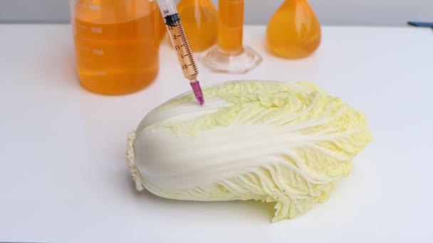 Эксперименты Овощами Лаборатории Использованием Химических Веществ — стоковое видео